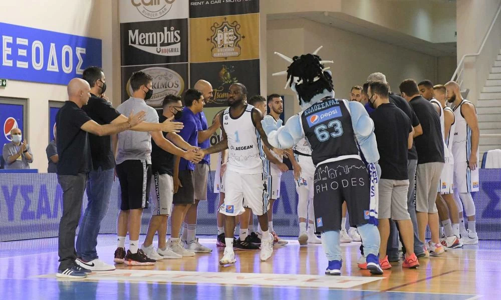Ρόδος: Επεισόδιο με πρώην παίκτη του Κολοσσού στο αεραδρόμιο - Χτύπησε υπάλληλο που του είπε να βάλει μάσκα